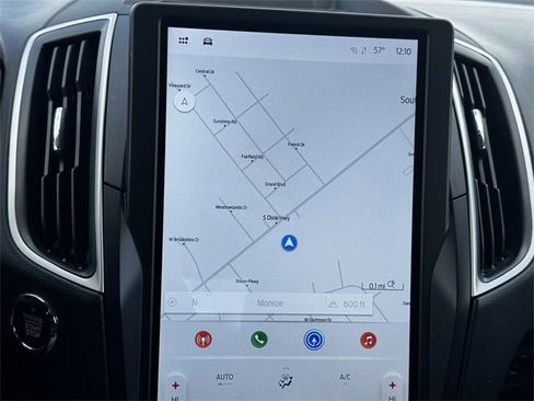 Used 2024 Ford Edge SEL image 30