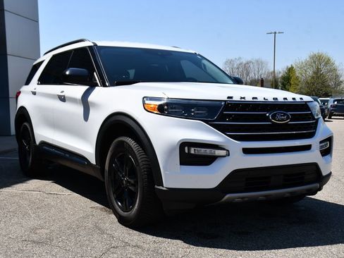 Used 2021 Ford Explorer XLT w/ Equipment Group 202A AWD/4WD image 9