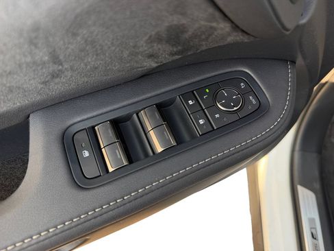 New 2026 Lexus TX 500h AWD image 25