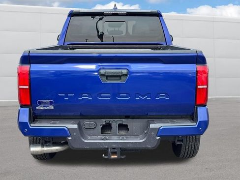 Used 2025 Toyota Tacoma SR5 AWD/4WD image 4