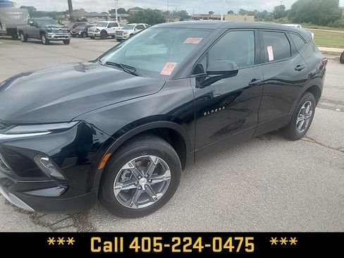 Used 2023 Chevrolet Blazer LT image 2