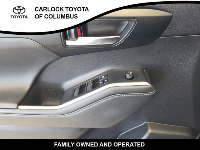 Used 2022 Toyota Highlander XLE AWD/4WD image 13