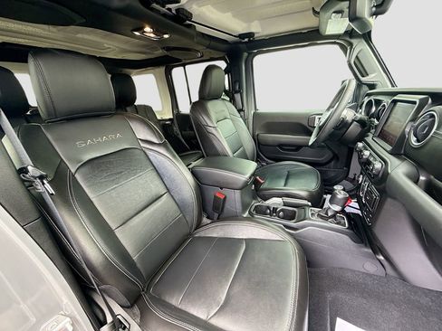 Used 2023 Jeep Wrangler Unlimited Sahara image 33
