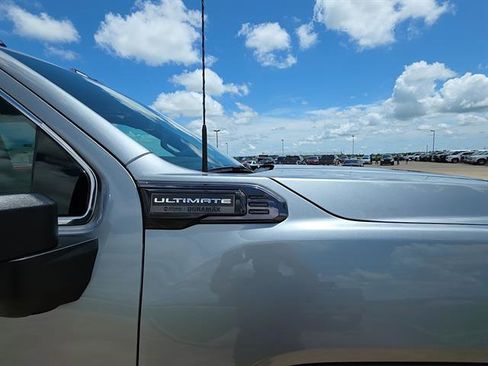 Used 2024 GMC Sierra 2500 Denali Ultimate AWD/4WD image 4