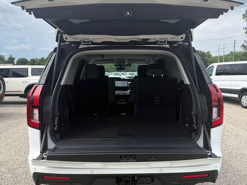 New 2026 Ford Expedition Active RWD image 9