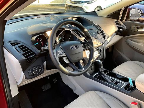 Used 2017 Ford Escape SE image 16