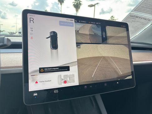 Used 2023 Tesla Model Y Long Range image 27