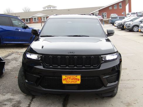 Used 2024 Jeep Grand Cherokee Altitude image 13