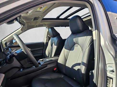 Used 2024 Toyota Grand Highlander Limited image 20