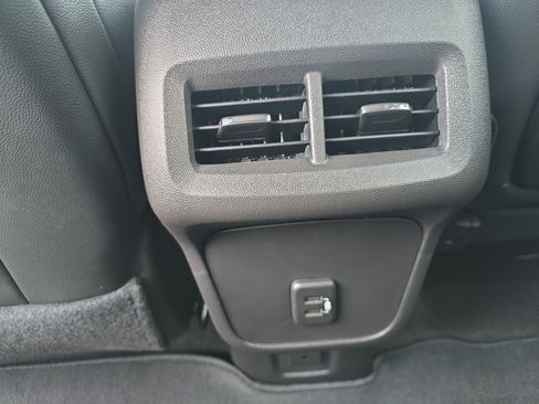 Used 2024 GMC Terrain SLT w/ Infotainment Package II AWD/4WD image 17