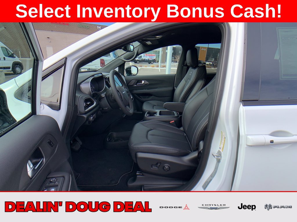 New 2026 Chrysler Pacifica Select w/ S Appearance Package AWD/4WD image 9