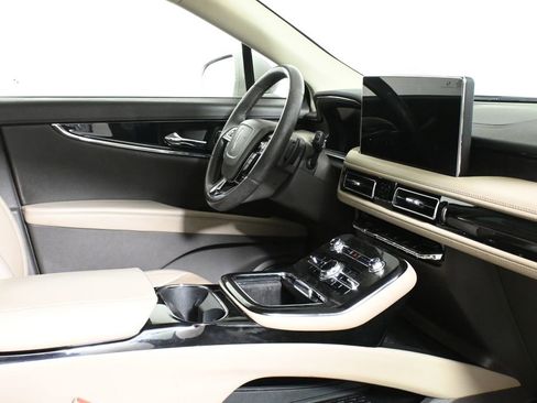 Used 2023 Lincoln Nautilus Reserve image 31