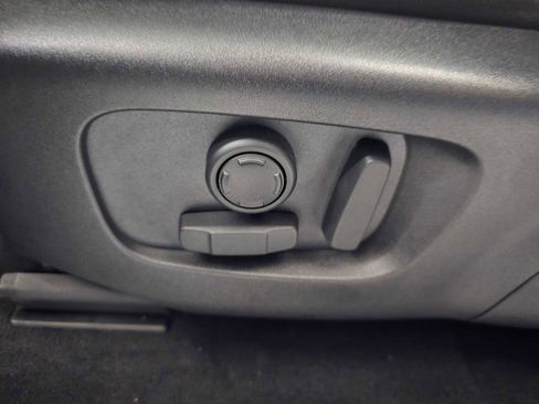 Used 2023 Land Rover Discovery Sport SE image 24