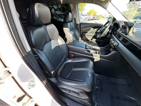 Used 2023 Honda Pilot Touring image 14