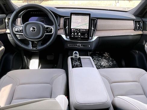 New 2026 Volvo XC90 B6 Plus w/ Protection Package Premier image 7