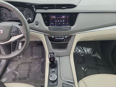 Used 2022 Cadillac XT5 Premium Luxury image 34