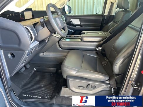 Used 2025 Ford Expedition Active image 14
