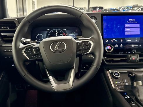 Used 2025 Lexus GX 550 image 17