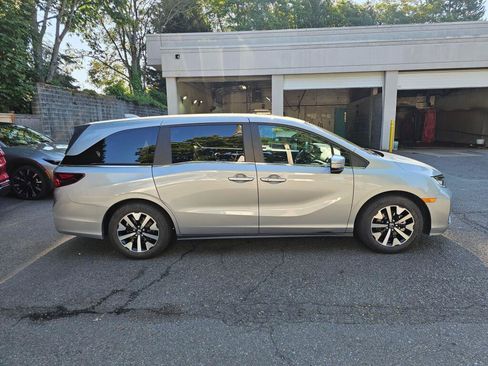 Used 2025 Honda Odyssey EX-L image 8