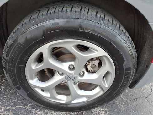 Certified 2023 Chrysler Pacifica Limited image 5