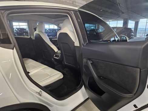 Used 2023 Tesla Model Y AWD image 33