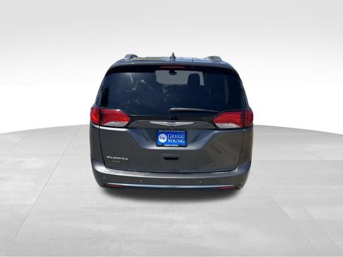 Used 2018 Chrysler Pacifica Touring-L Plus FWD image 5