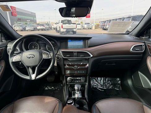 Used 2017 INFINITI QX30 Premium w/ Technology Package image 2