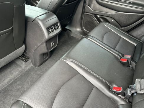 Used 2024 GMC Terrain SLT AWD/4WD image 13