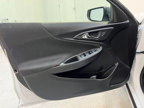 Used 2025 Chevrolet Malibu LS FWD image 14