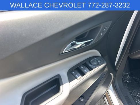 Used 2023 Chevrolet Equinox LT FWD image 16