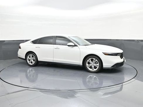 Used 2025 Honda Accord LX image 16