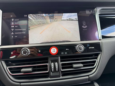 Certified 2026 Porsche Macan AWD/4WD image 27