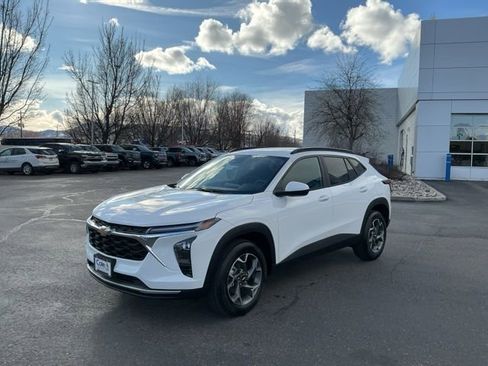 New 2026 Chevrolet Trax LT image 8