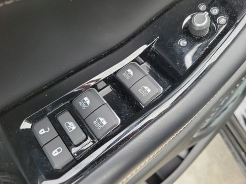 Used 2021 Jeep Grand Cherokee L Overland w/ Luxury Tech Group IV AWD/4WD image 30