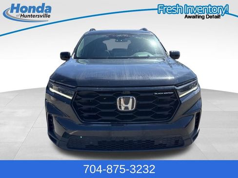 Used 2025 Honda Pilot Black Edition image 3