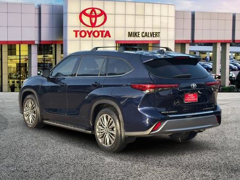 Used 2021 Toyota Highlander Platinum AWD/4WD image 3