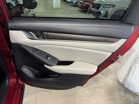 Used 2019 Honda Accord Touring image 11