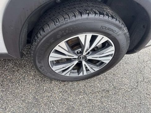 Used 2023 Nissan Rogue SV AWD/4WD image 14