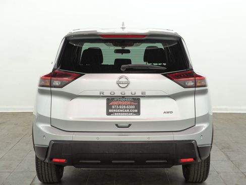 Used 2025 Nissan Rogue SV AWD/4WD image 11