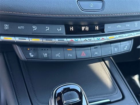 Certified 2022 Cadillac XT4 Sport w/ Comfort Package image 5