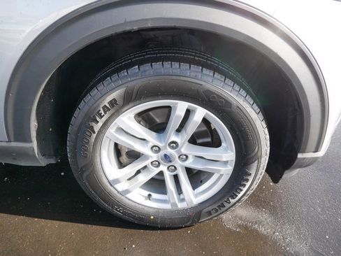 Certified 2021 Ford Explorer XLT w/ Equipment Group 202A image 6