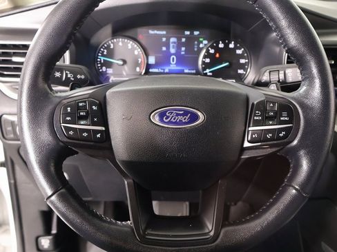 Used 2020 Ford Explorer XLT w/ Equipment Group 202A image 3