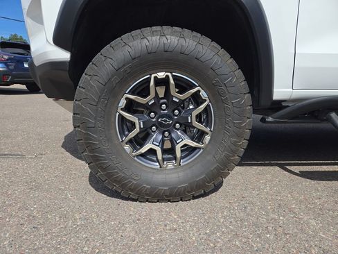 Used 2026 Chevrolet Colorado ZR2 w/ Technology Package AWD/4WD image 10