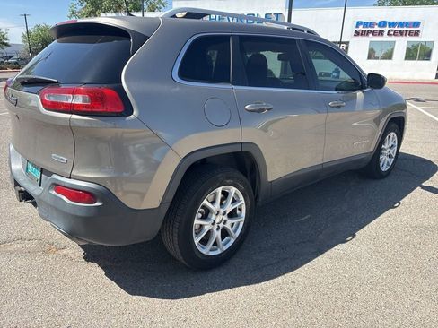 Used 2018 Jeep Cherokee Latitude Plus w/ Trailer Tow Group FWD image 3