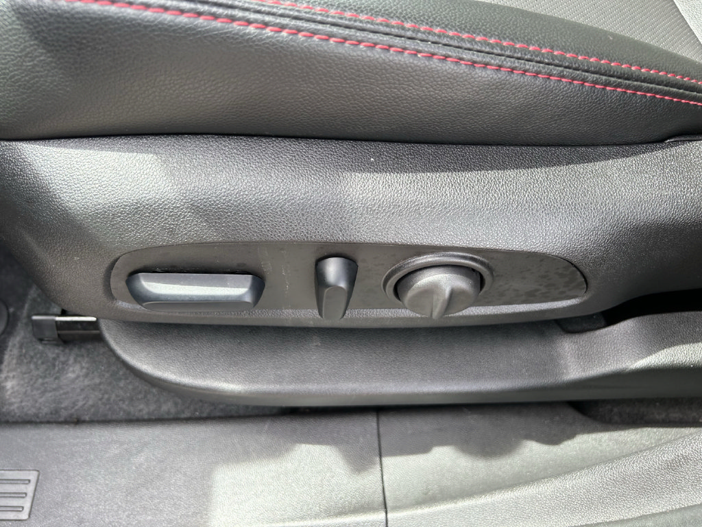 Used 2023 Chevrolet Equinox RS w/ RS Leather Package FWD image 25