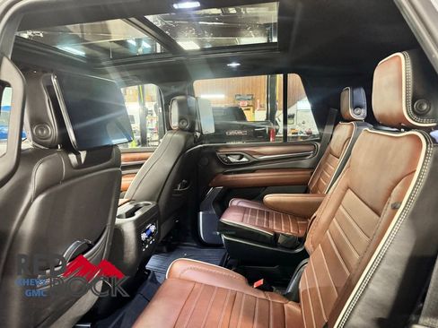 Used 2023 GMC Yukon Denali Ultimate image 8