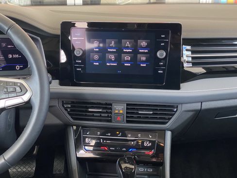 Certified 2025 Volkswagen Jetta SEL FWD image 22