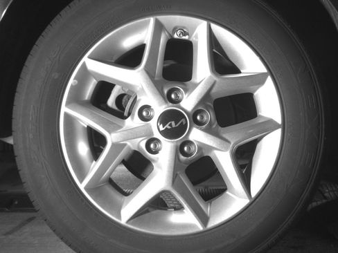 Used 2025 Kia Soul LX w/ LX Technology Package FWD image 15