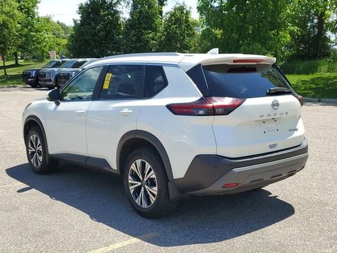 Used 2023 Nissan Rogue SV w/ SV Premium B Package AWD/4WD image 3