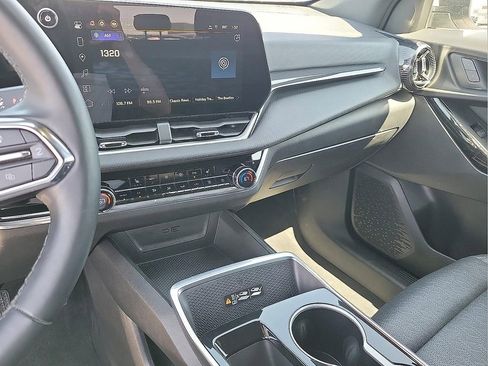 Used 2025 Chevrolet Equinox LT w/ Convenience Package II image 20